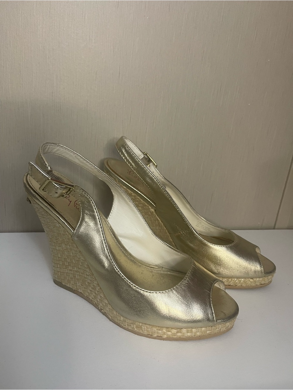 Lilly Pulitzer 7.5 Women’s Gold Wedge Peep-Toe Slingback Sandals rattan woven